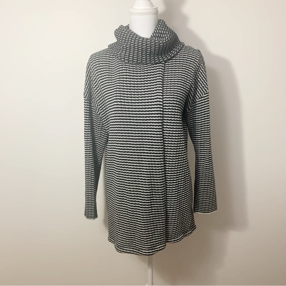 CAbi Sweaters - Cabi Fergie Turtleneck Black White Split Open Chunky Sweater Style 3167 Size M